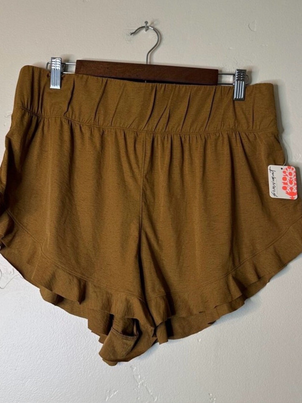 NWT FP Movement Ruffle Hem Pull-On Lightweight Mustard Gold Shorts XL